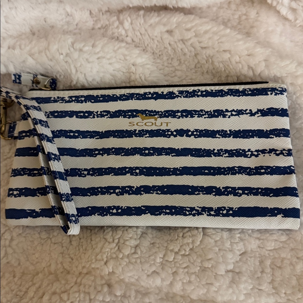 SCOUT Brand KATE WRISTLET 
Navy and white chalk stripes w/white quilt inside